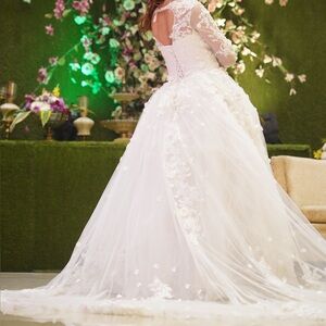 Elegant White Lace Wedding Dress